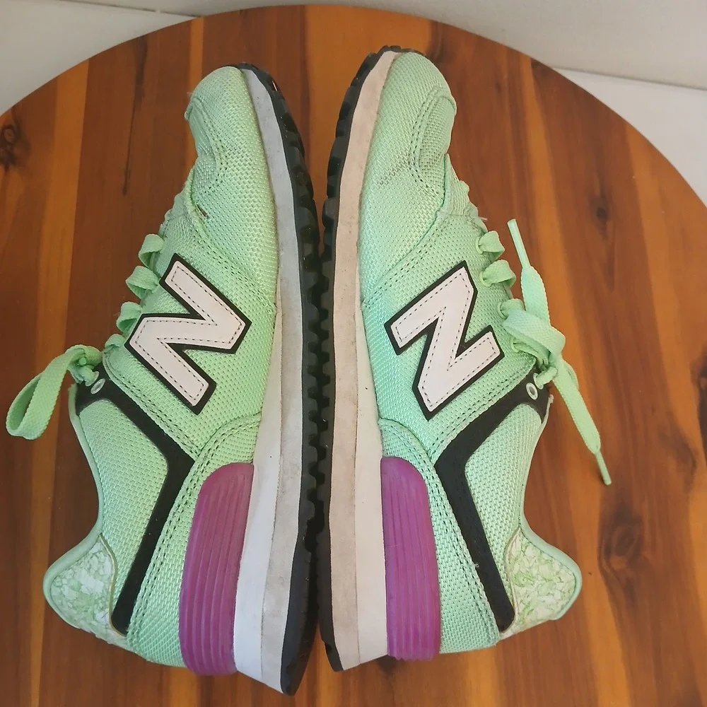 New Balance 574 Womens 6.5 Mint Green Running Shoes Sneakers WL574ASE